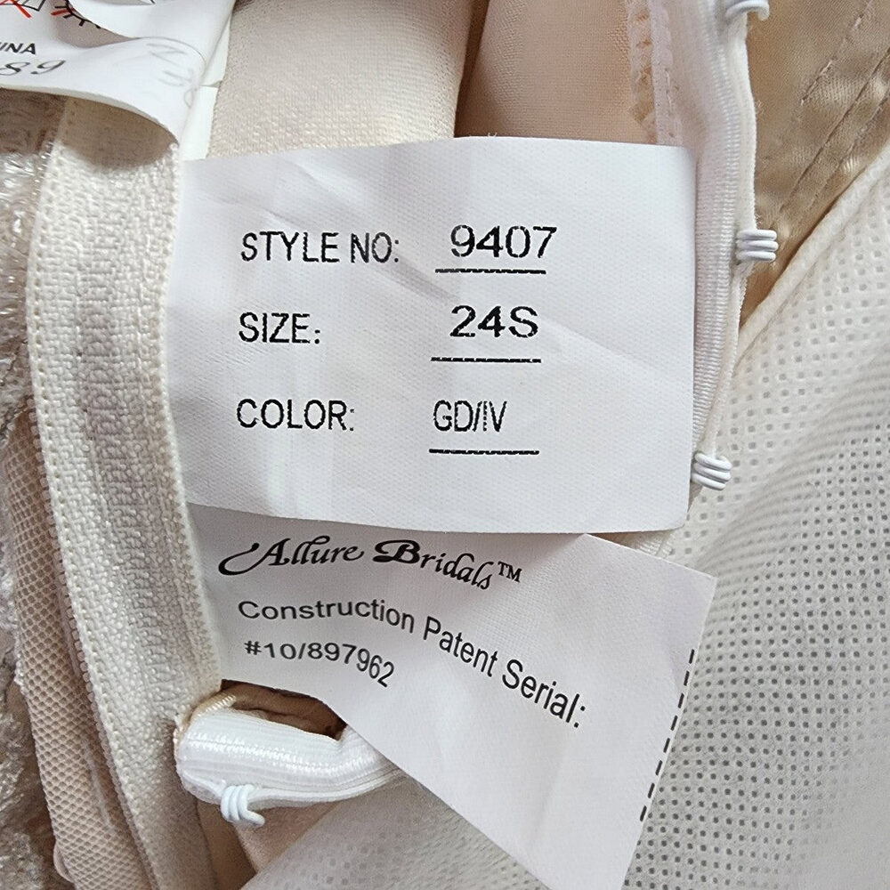 Allure Bridals 9407 Ivory Lace Mermaid Wedding Gown Size 1x-2x - Picture 9 of 11